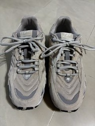 New Balance 725
