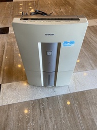 26L made in japan sharp dehumidifier 日本製造聲寶靜音壓縮機抽濕機（上水交收）行壓縮機雪種非常寧靜，正常使用如圖所有 Trade at sheung shui  s