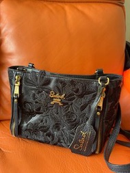 Bauhaus Salad 黑色繡花手袋