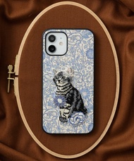 3D 刺繡智慧型手機保護殼 iPhone12 PU 皮革 William Morris 貓動物 08:NAG1361