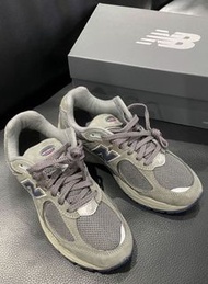 New Balance NB 2002R 中灰色