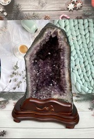 ［現貨快出］巴西紫水晶洞 11.9公斤🌟附木製底座🌟