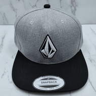 ฮิปฮอป  แบนราบด้านบนNew Arrival Imported Volcom Logo Snapback Hats Premium Qualityหมวกแก๊ป ผู้ชาย หม