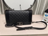 Chanel Boy 25  Bag 黑色琺瑯扣 medium