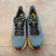 Hoka Clifton 8 Wide 跑鞋