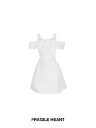 ชุดเดรสคอวีแขนกุดสไตล์ฝรั่งเศสโรแมนติกพร้อมลูกไม้ปะติดปะต่อ Fragile Heart ชุดเดรสผู้หญิงฤดูร้อน 2025