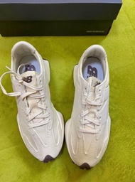 New Balance 327 經典百搭 反毛皮織物 跑步鞋 海鹽白