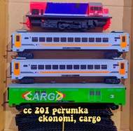 mainan kereta api indonesia,miniatur kereta api,cc 201 perumka,gerbong ekonomi,cargo