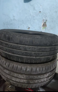 ban mobil ukuran 205/55 R 16 kondisi 75 persen