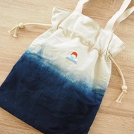 英國手工製作 富士山刺繡 紮染漸變藍 棉麻索繩帆布袋