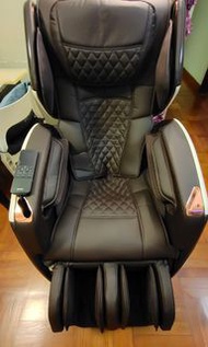 OGAWA 4 D massage chair