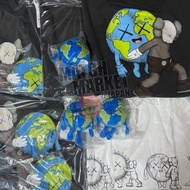 Kaws x Uniqlo  日本限定 地球吊飾公仔