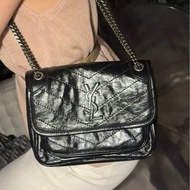 🈶購證 #櫃上🔟萬 #99新閒置 Ysl Niki baby黑銀小號 鏈條🉑調🉑斜挎/肩背