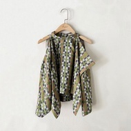 訂製系列-珍珍 ‧ 前飾片設計削肩上衣(綠格)