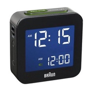 德國百靈 Braun BC08 高清電子鬧鐘
尺吋 57.5 x 57.5 x 20 mm
清晰度高  *數位顯示清晰度隨室內照明變動
黑系列為反向配置 LCD 設計
並採用專利背光以增強辨視清晰度

