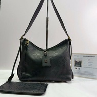 LV CarryAll PM皮革壓紋肩背包