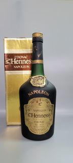 罕有70年代絕版 70cl Hennessy Napoleon Bras Arme 軒尼詩短尾霸道干邑白蘭地(lot caw6)