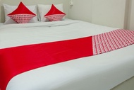OYO 737 Kamar Keluarga Mahkota 8