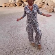 大碼女裝上衣新款韩版 大碼女裝上衣 大碼 套裝 女 2024 新款 Women's Retro Print Lapel Button Shirt Suit | Stylish & Ready for 