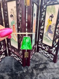 18K鑲嵌冰綠翡翠無事牌