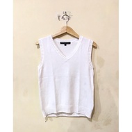 Broken white knit vest vest code D011