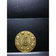 泰国佛牌，牌贴：A8258牌名：Rian Archan Klang Seng（金色）
师父：Archan Klang Seng啊赞康贤
寺庙：Wat Khao Kut
牌料：Ner Thong 
佛历