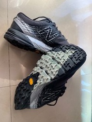 New Balance Gore-Tex/Vibram 行山越野