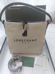 全新Longchamp Essential XS 斜孭袋，微瑕平出，包順豐