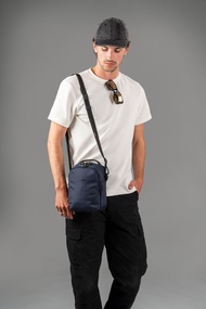 Pacsafe  V 防盜 多功能 斜背包 5L 藍色 #61105