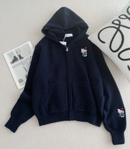 全新𝐔𝐫𝐛𝐚𝐧 𝐬𝐨𝐩𝐧𝐢𝐬𝐭𝐢𝐜𝐚𝐭𝐢𝐨𝐧 火柴人Kitty刺繡藏青連帽針織開衫𝐔𝐫𝐛𝐚𝐧 𝐬𝐨𝐩𝐧𝐢𝐬𝐭𝐢𝐜𝐚𝐭𝐢𝐨𝐧 jacket kitty 外套 𝐔𝐫𝐛𝐚𝐧 𝐬𝐨𝐩𝐧𝐢𝐬𝐭𝐢𝐜𝐚𝐭𝐢𝐨𝐧外套