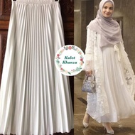 Premium Pleated Skirt in White with Large Pleats, 95 Cm Long