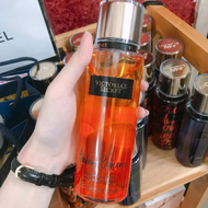 Body mist VICTORI SECRET - Xịt thơm AMBER ROMANTIC 250ml