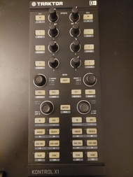 Traktor Kontrol X1 DJ Controller Native Instruments