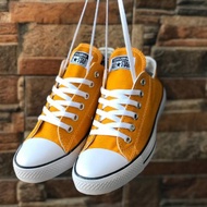 Classic yellow converse allstar shoes + box