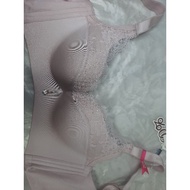 EMBROIDERY BRA 32B CUP