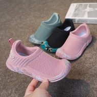 รองเท้ากีฬาเด็กรองเท้าตาข่ายเด็กชาย 2024 รองเท้าลำลองผ้าตาข่ายระบายอากาศแบบใหม่รองเท้าวิ่งแบบสวมสำหรับเด็กผู้หญิง