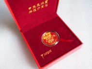 鎮金店(Just Gold)聯同(中銀人壽等）於2024甲辰龍年推出的紀念金幣／鍍金紀念章，附紅色包裝禮盒