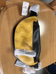 COACH 馬車圖案腰包