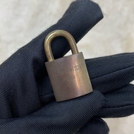 LV 金色鎖頭連鑰匙 I114WH