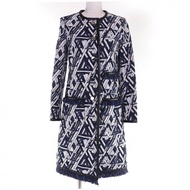 LOUIS VUITTON)白色和靛藍色顏色皮邊和 Monogram 流蘇大衣，尺寸 34，正品，義大利製造，女款，品相極佳。