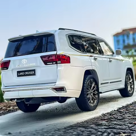 1:18 Toyota Land Cruiser LC300 Prado SUV Alloy Car Model Diecast Metal Toys Off-road Vehicles Car Mo