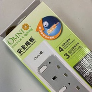 OMNI 13A 4位 獨立開關 + 3 位 USB 拖板 10英呎電源綫