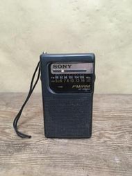 WH25733【四十八號老倉庫】二手 SONY 口袋型 收音機 測試OK 1台價【懷舊收藏拍片道具】
