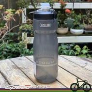 【速度公園】CAMELBAK Podium 710ml 噴射自行車水壺『霧黑』專利吸嘴 水瓶，CB1875002071