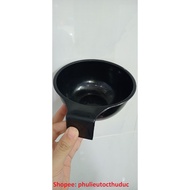 Plastic bowls often contain dyes