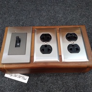 บล็อคพ่วง ไม้สัก R270U ชนิด 46 และ 8 ช่องเสียบแบบมี เบรกเกอร์  แบบพร้อมสายไฟพ่วงและไม่เอาสายไฟพ่วง