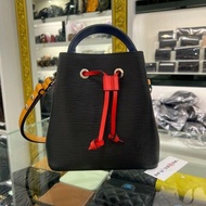東區正精品㊣LV M52853 NEONOE BB EPI黑黃紅全皮水波紋束口水桶包肩背包斜背包兩用包 RZ6386