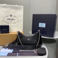 💕折扣 💕人氣經典萬用款Prada Re-Edition 2005尼龍三合一Hobo腋下包|Prada Re-Edition 2005 Nylon 3-in-1 Hobo Shoulder Bag|