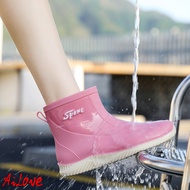 รองเท้าบูทกันฝนผู้หญิงสไตล์เกาหลี กันน้ำกันลื่นทนต่อการสึกหรอ นุ่มสบายน้ำหนักเบา รองเท้าทำงานวันฝนตก