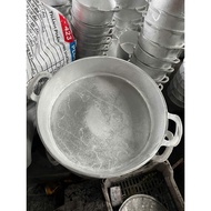 Flat bottom cast iron pan